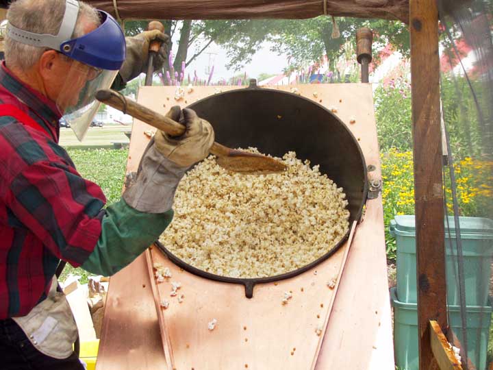 making kettle corn