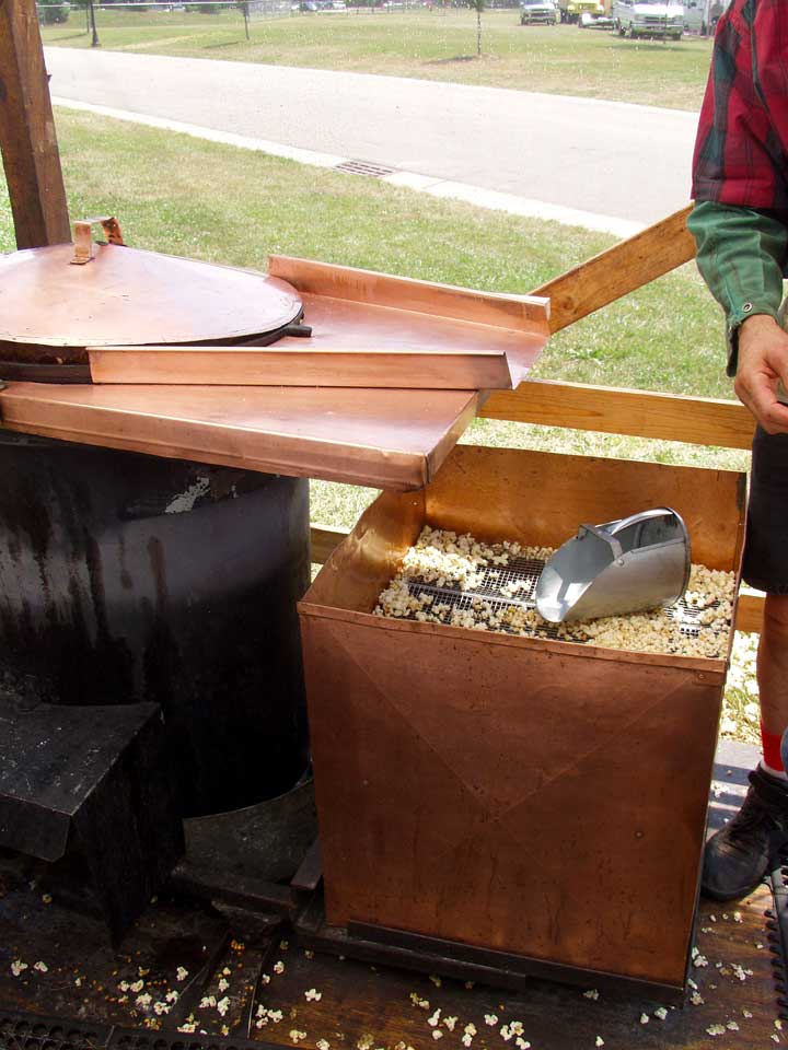 making kettle popcorn